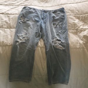 American Eagle. Hi-Rise mom jean.